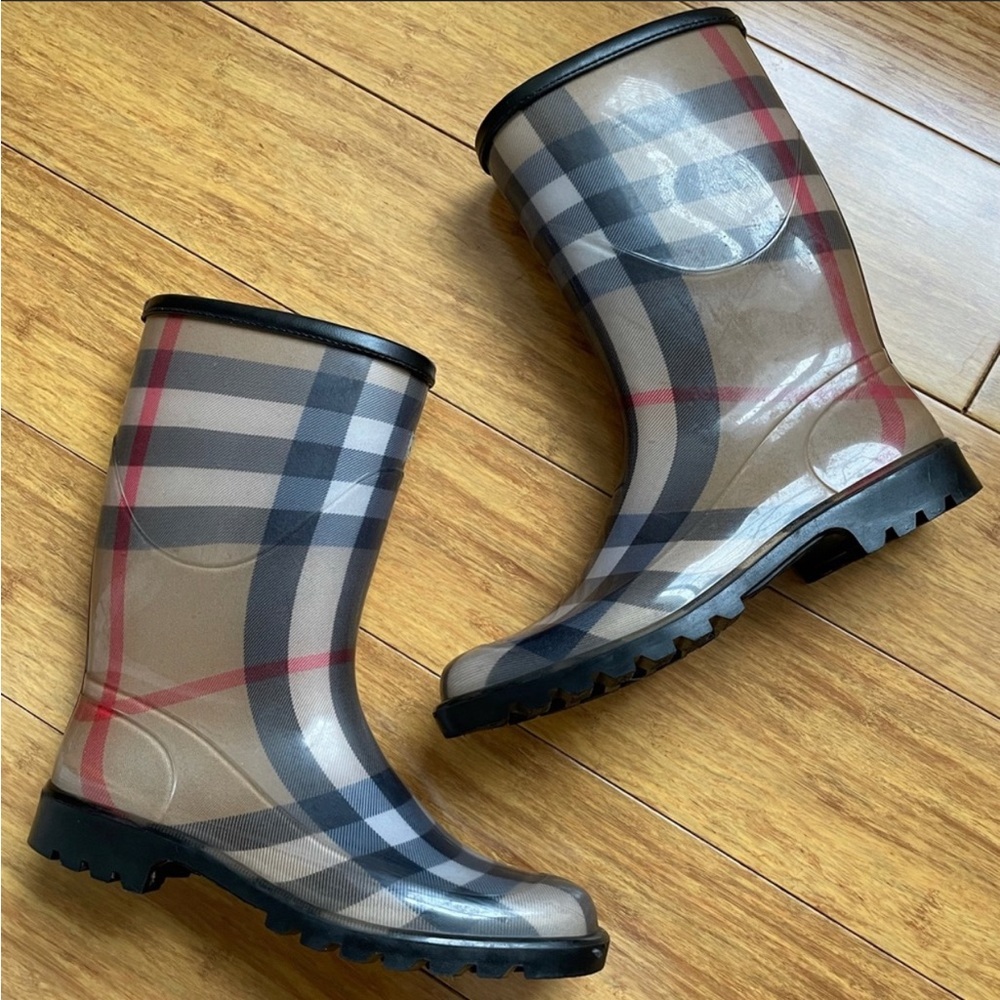 Burberry short rain boots